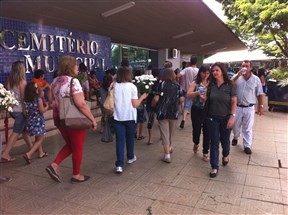 Dia de Finados lota Cemitério Municipal de Maringá